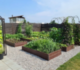 Un elegante jardín creado por dos hermanas con sus propias manos.