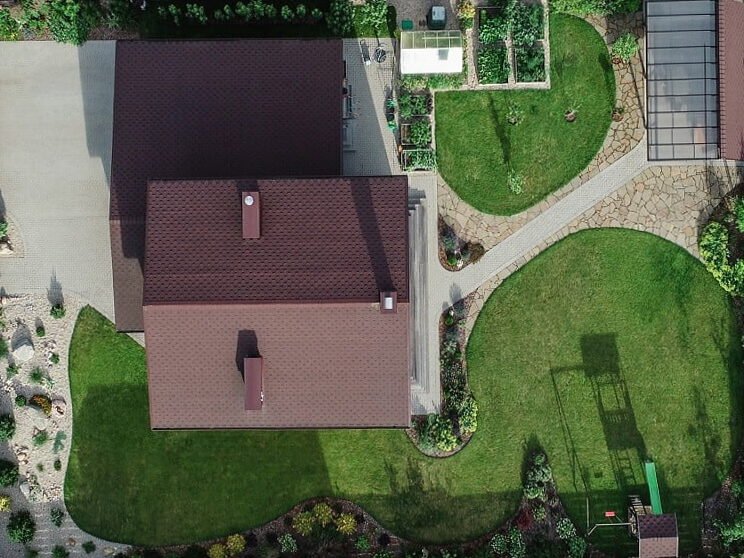 Un ejemplo de paisajismo de un patio específico - le dice la anfitriona 3